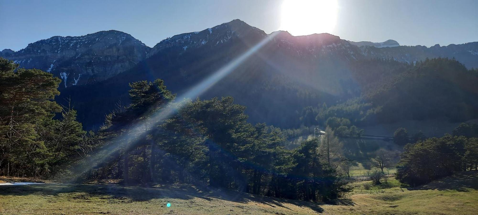 Les Vagabonds Du Mont Acomodação com café da manhã Chichilianne Exterior foto